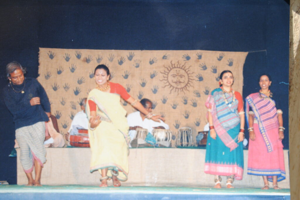 मैं कहता आँखिन की देखि - एक 14 Mor naav damad2003