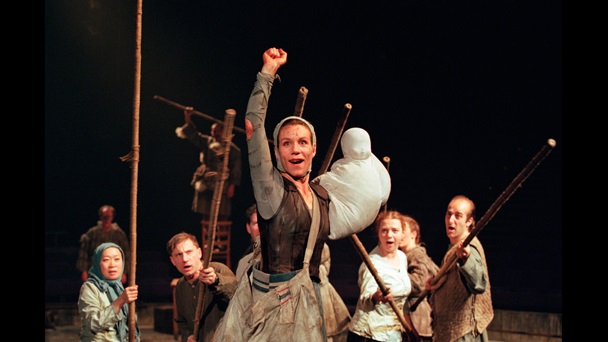 ब्रेष्ट के प्रबोधन-नाट्य की अवधारणा 24 PhotostageCAUCASIAN CHALK CIRCLE 97NT CP D31 lo
