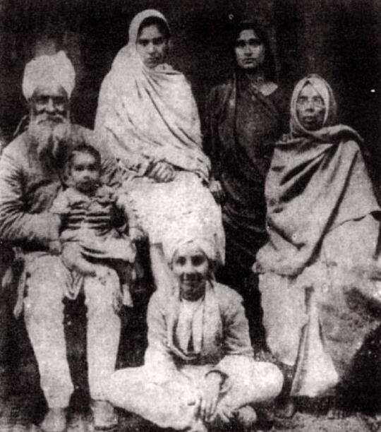 भगतसिंह के विचारों को नई सान पर चढ़ाना ज़रूरी 19 Family Bhagat Singh 1