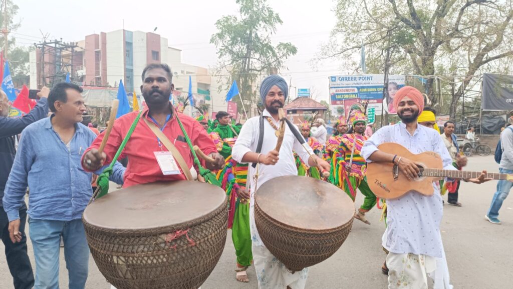 इप्टा का 15 वाँ राष्ट्रीय सम्मेलन फूल खिलते रहेंगे दुनिया में : रजनीश साहिल 8 WhatsApp Image 2023 03 31 at 1.54.04 PM