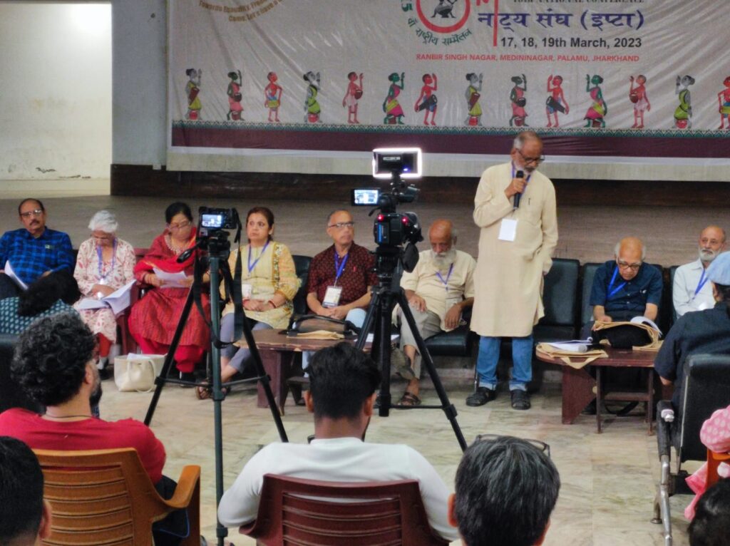 डाल्टनगंज में पंद्रहवाँ राष्ट्रीय सम्मेलन सम्पन्न : पहला दिन : कला का हाथ से रिश्ता ज़रूरी : प्रसन्ना 7 1st day01