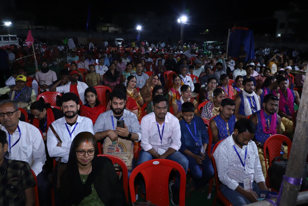 डाल्टनगंज में पंद्रहवाँ राष्ट्रीय सम्मेलन सम्पन्न : पहला दिन : कला का हाथ से रिश्ता ज़रूरी : प्रसन्ना 20 Audience02