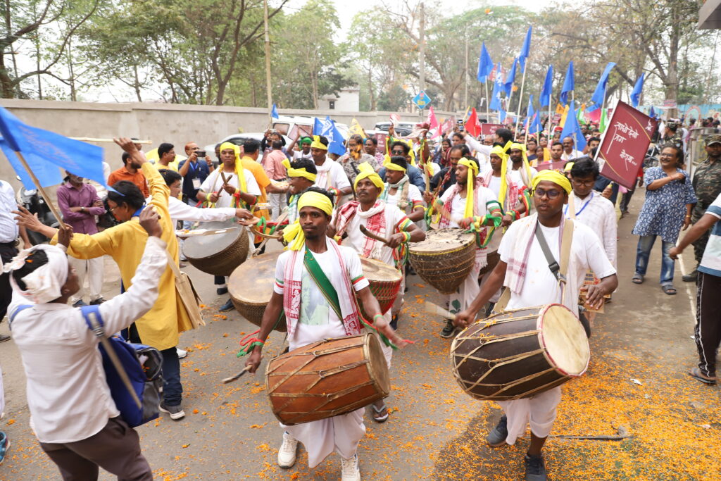 डाल्टनगंज में पंद्रहवाँ राष्ट्रीय सम्मेलन सम्पन्न : पहला दिन : कला का हाथ से रिश्ता ज़रूरी : प्रसन्ना 9 Rally12