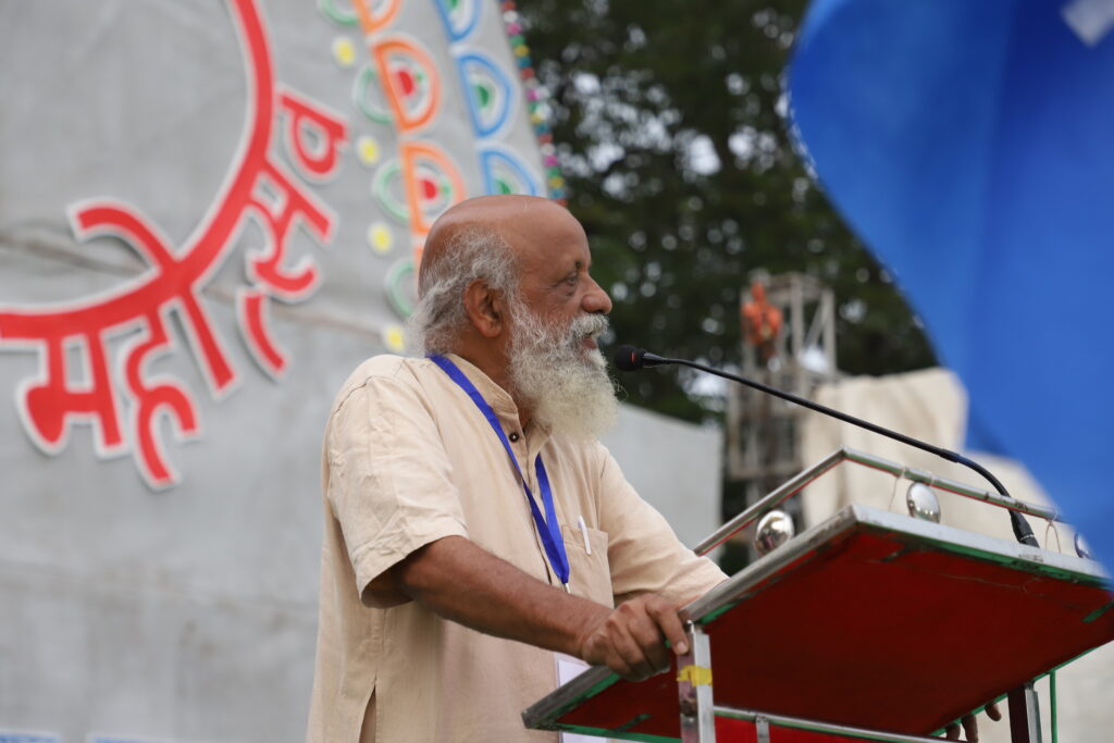 डाल्टनगंज में पंद्रहवाँ राष्ट्रीय सम्मेलन सम्पन्न : पहला दिन : कला का हाथ से रिश्ता ज़रूरी : प्रसन्ना 12 Udghatan karte Prasanna ji