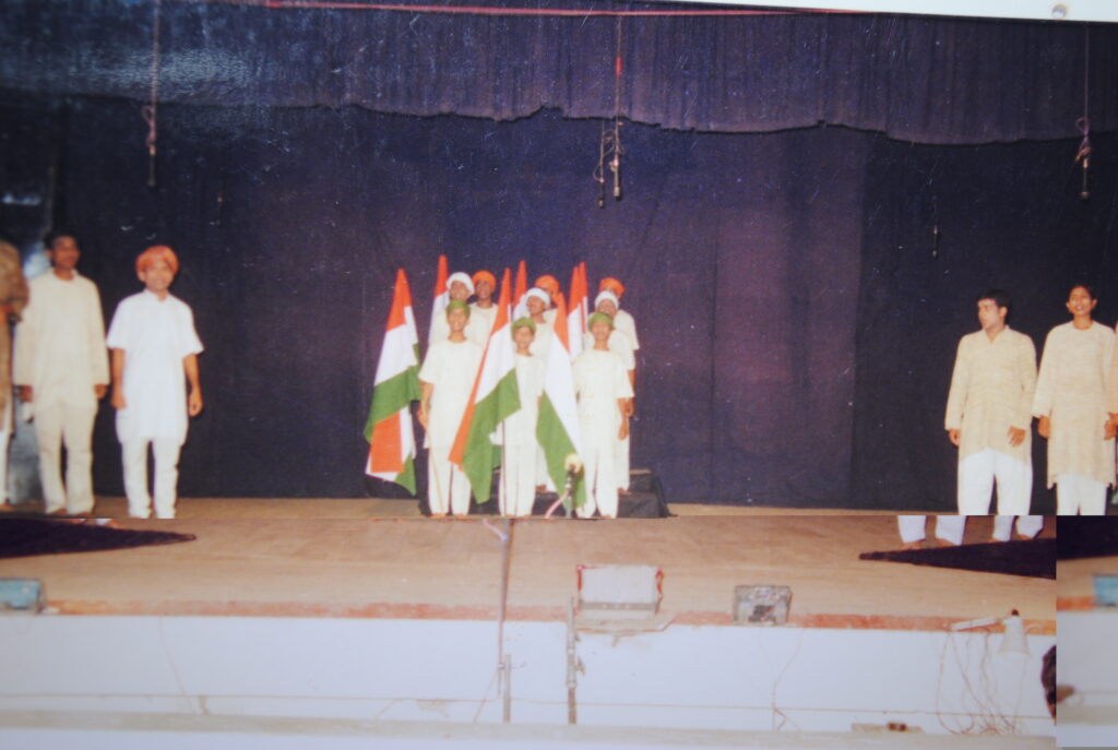 बच्चों की गतिविधियाँ और इप्टा रायगढ़ 14 43 aazadi ke deewane 2001 workshop NSD