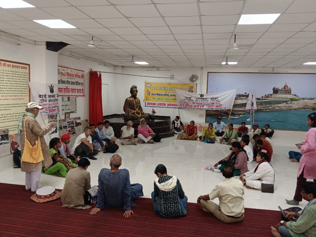 राजस्थान में अलवर से ढाई आखर प्रेम पदयात्रा आरम्भ 9 29Sep09