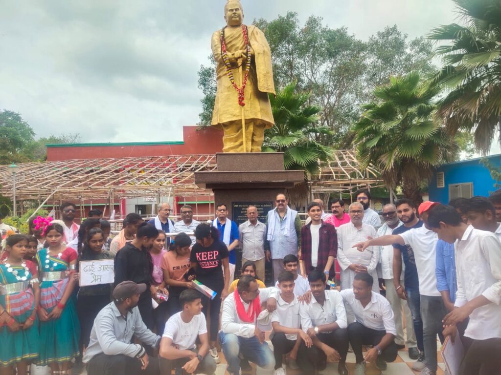 सांझी विरासत का अनुभव करने निकली 'ढाई आखर प्रेम जाँजगीर-चाम्पा एक दिवसीय सांस्कृतिक पदयात्रा' 9 WhatsApp Image 2023 10 03 at 22.47.56