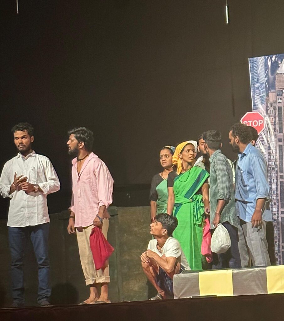 सफाईकर्मियों की ह्रदय विदारक गाथा : नाटक 'अंधे जहाँ के रास्ते' 4 WhatsApp Image 2023 12 07 at 20.02.03 1