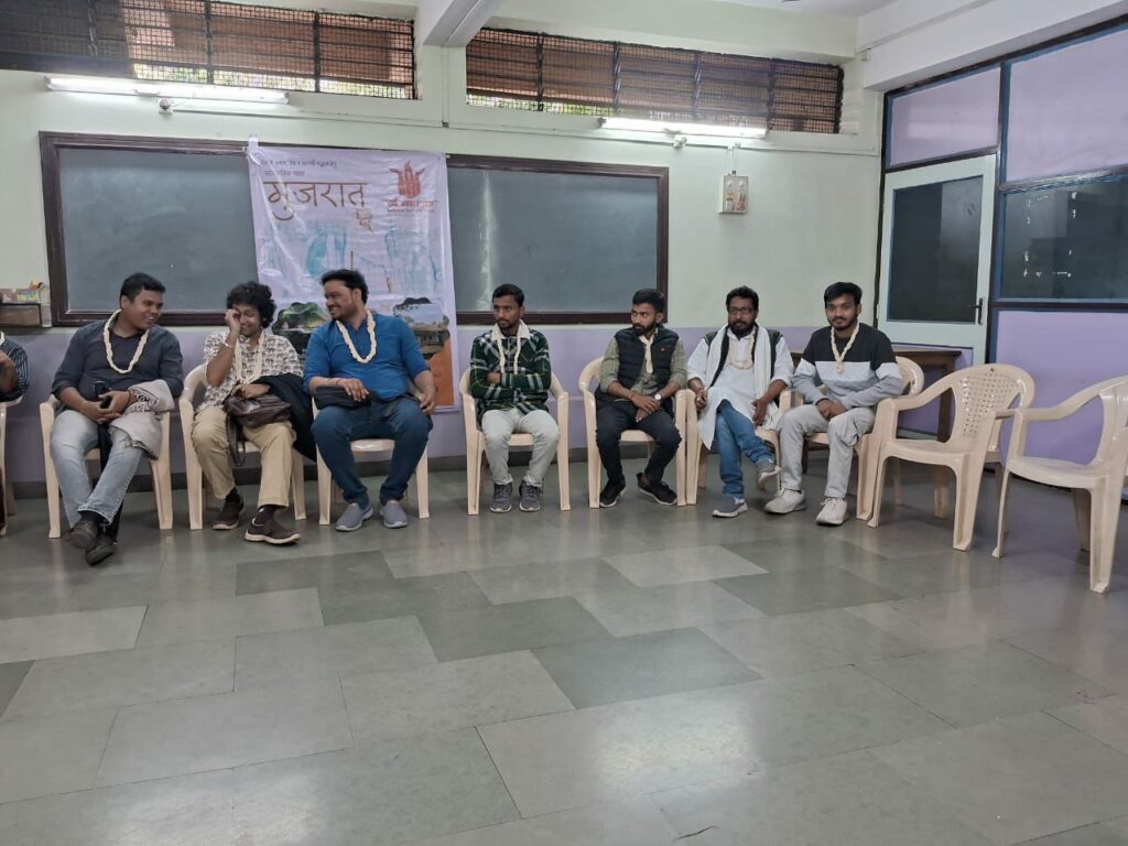 गुजरात में श्रम, ज्ञान और प्रेम का रिश्ता मज़बूत करना ज़रूरी 3 photo 6106988452173168155 y