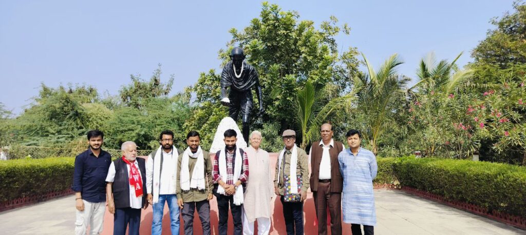 गुजरात में श्रम, ज्ञान और प्रेम का रिश्ता मज़बूत करना ज़रूरी 9 photo 6109362211878189447 y