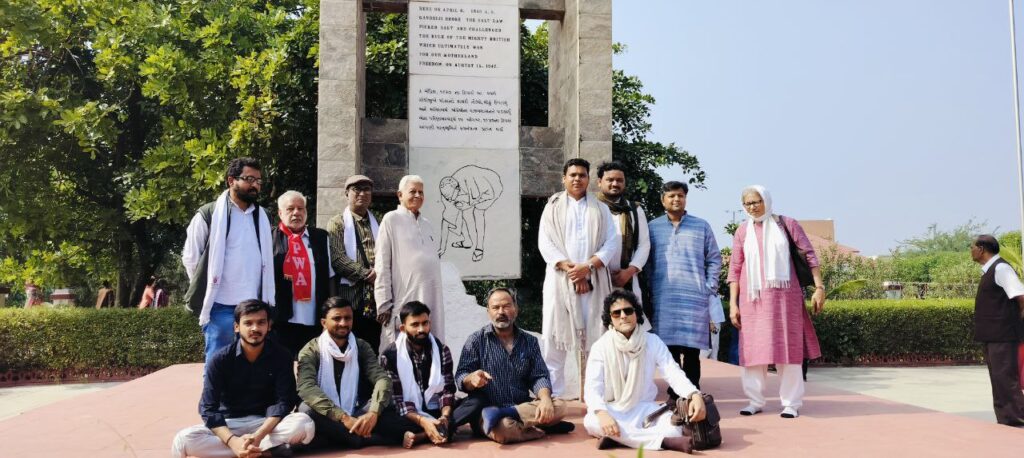गुजरात में श्रम, ज्ञान और प्रेम का रिश्ता मज़बूत करना ज़रूरी 10 photo 6109362211878189450 y