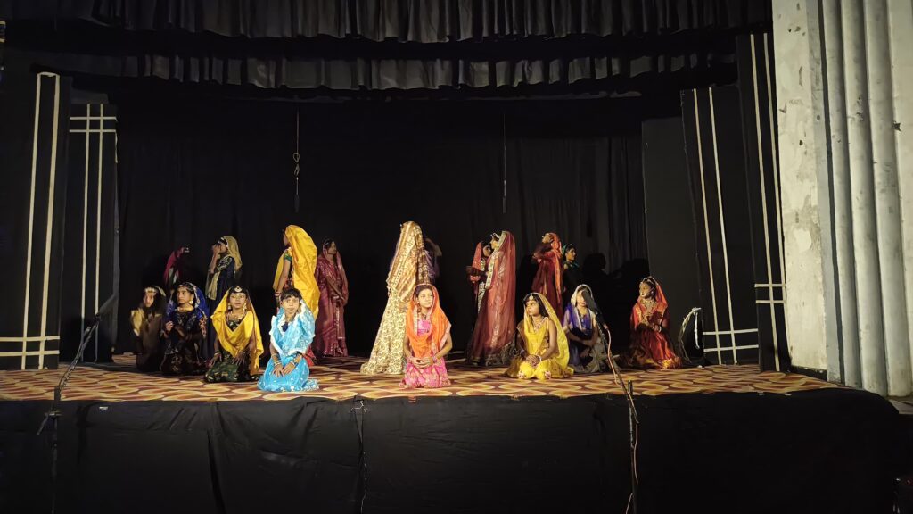 नाम पहचान देता है, पहचान नहीं बनाता फिर भी नाम सलीके का होना चाहिए : अपर्णा 3 ०२