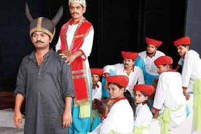 विचारों का नाटक : शिवाजी अंडरग्राउंड इन भीमनगर मोहल्ला 9 ०१ 1